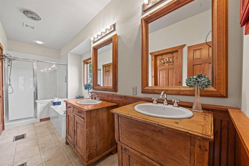 535 Cullins Road E, Rockwall, TX 75032 Primary Bathroom