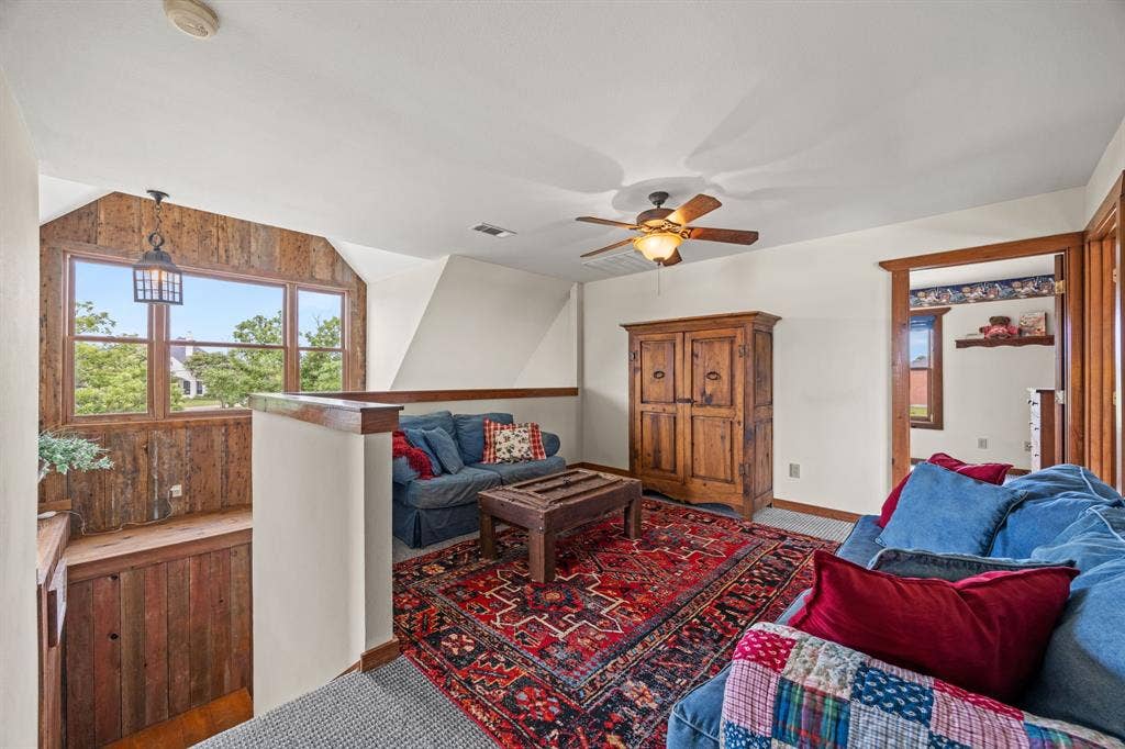 535 Cullins Road E, Rockwall, TX 75032 Open area upstairs