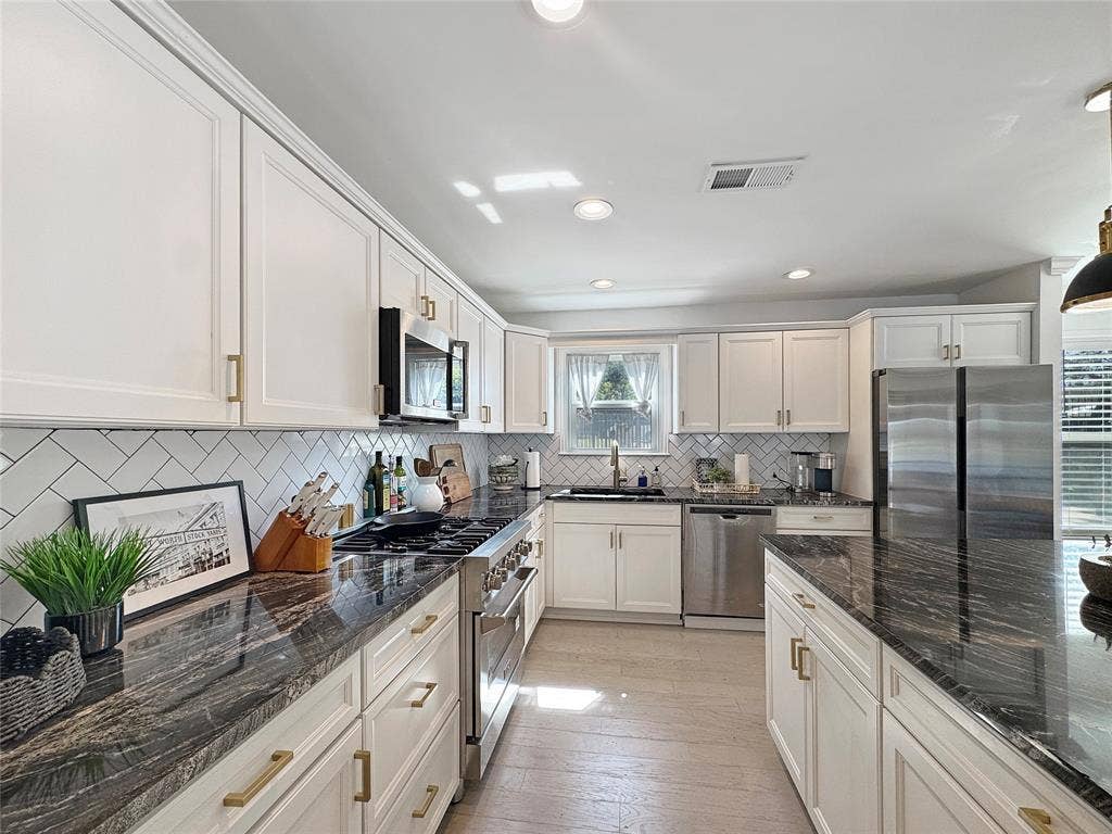 4401 Clarke Drive, Fort Worth, TX 76135 4401 Clarke Drive, Fort Worth, TX 76135