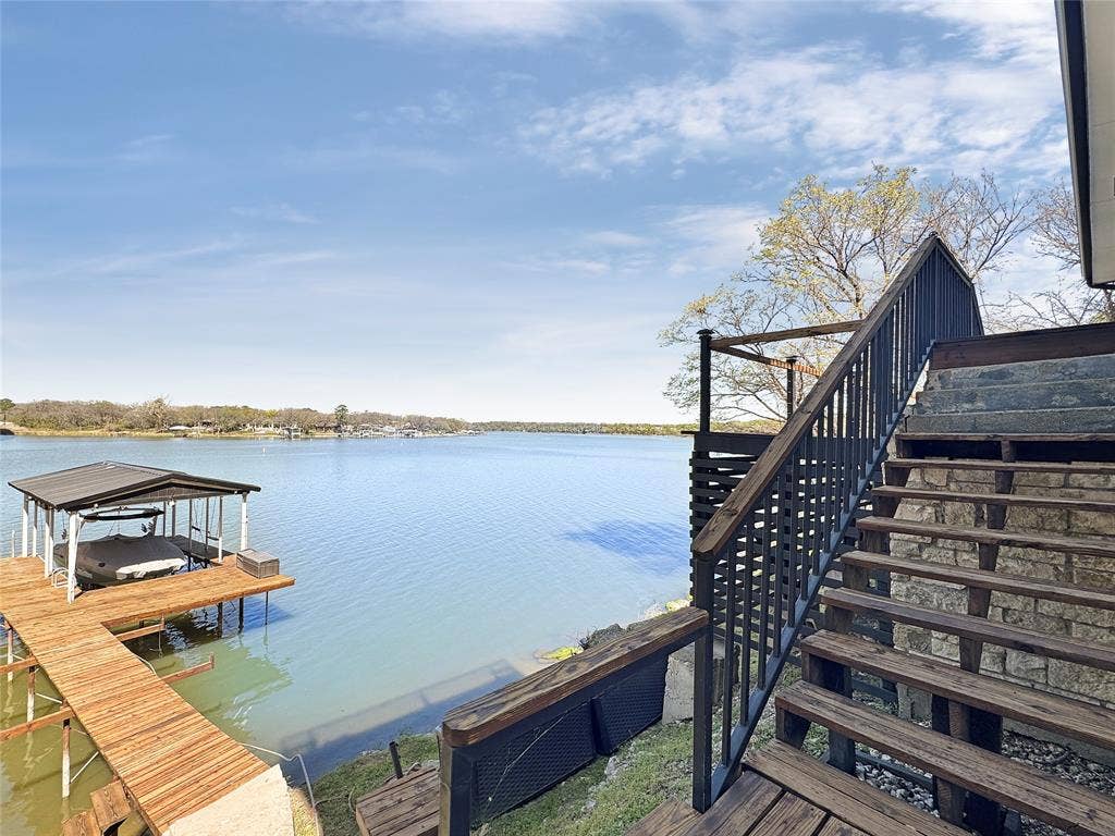 4401 Clarke Drive, Fort Worth, TX 76135 Deck two stairs