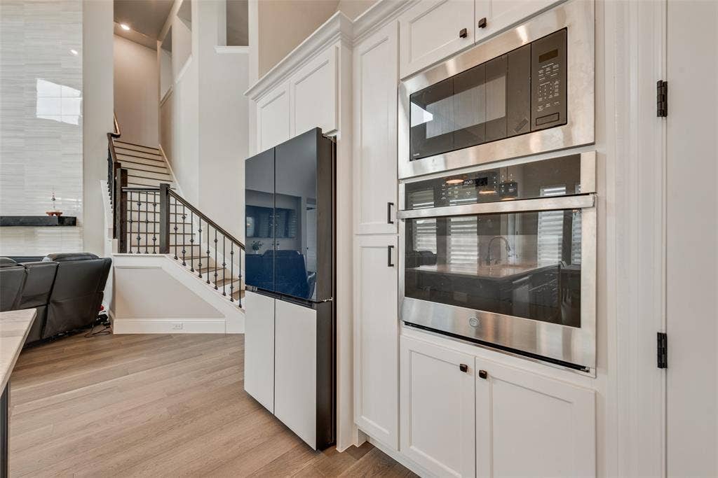 7108 Woodside Drive, Argyle, TX 76226 stainless steel appliances, walk in pantry