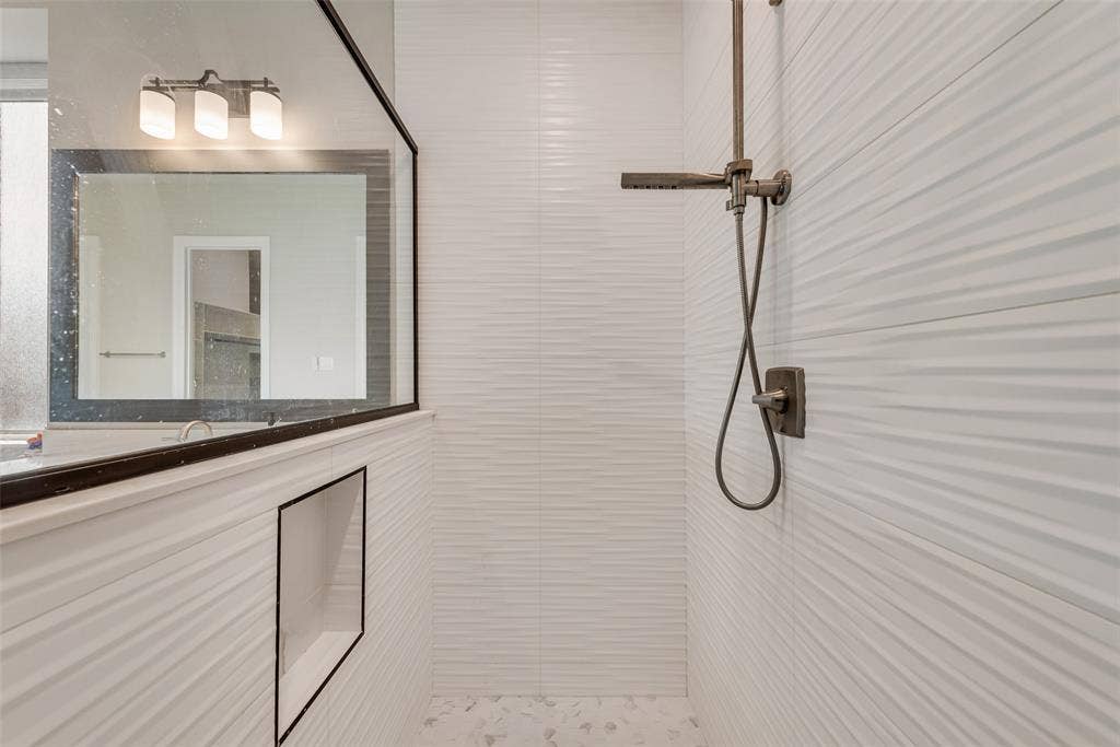 7108 Woodside Drive, Argyle, TX 76226 Luxury separate shower