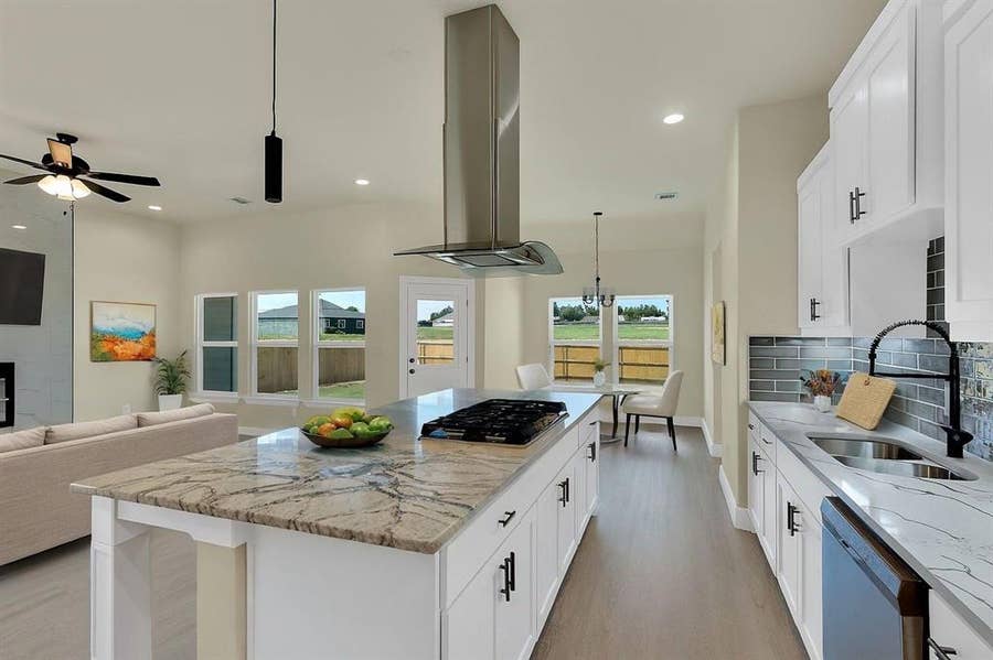 Property photo for 530 E Lamar Street, Palmer, TX
