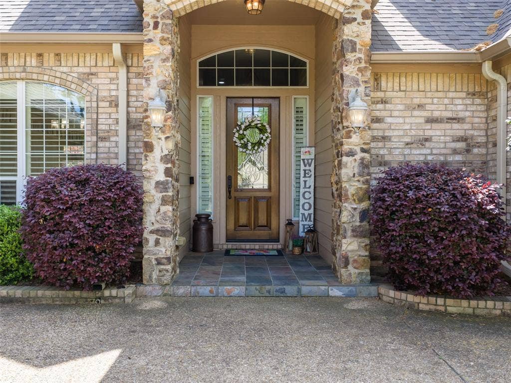 1137 Ashwood Drive, Tyler, TX 75703 WELCOME...we're waiting for you!