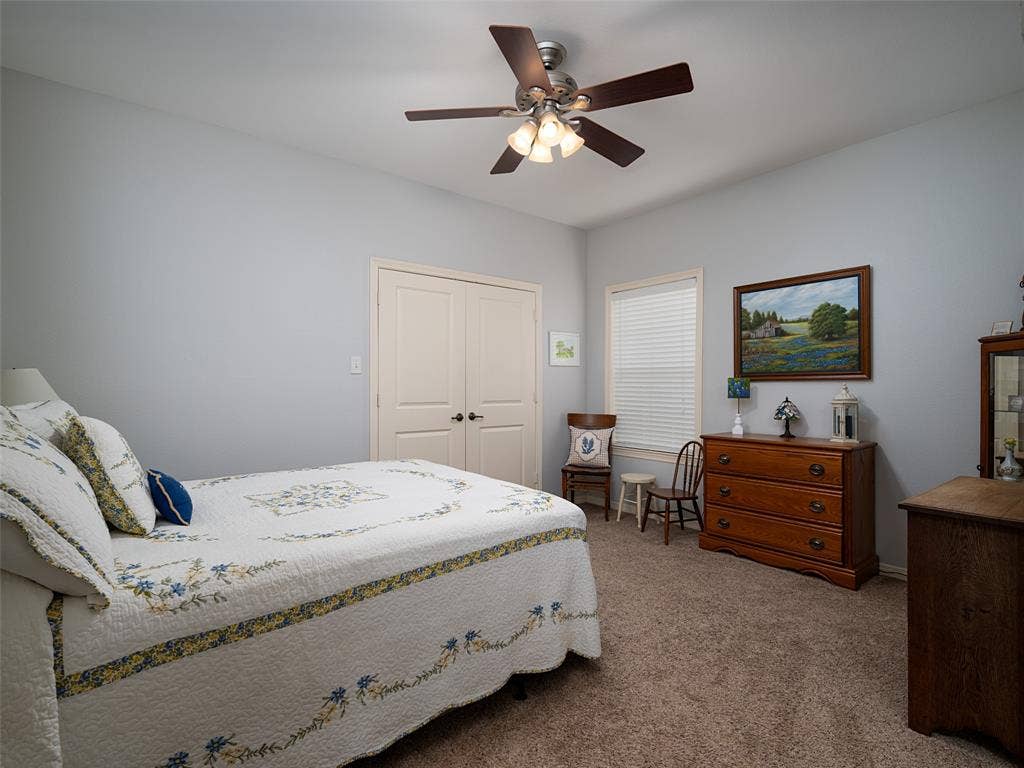1137 Ashwood Drive, Tyler, TX 75703 Spacious guest bedroom with jack-n-jill bathroom
