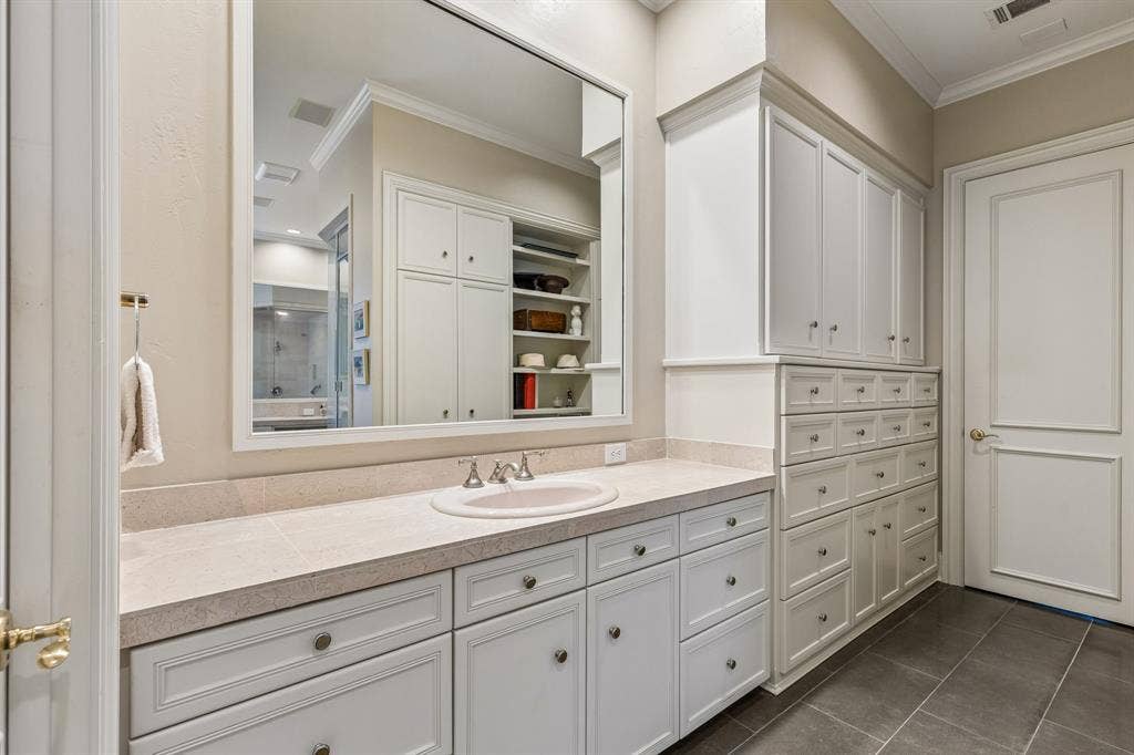 14900 Winnwood Road, Addison, TX 75254 14900 Winnwood Road, Addison, TX 75254