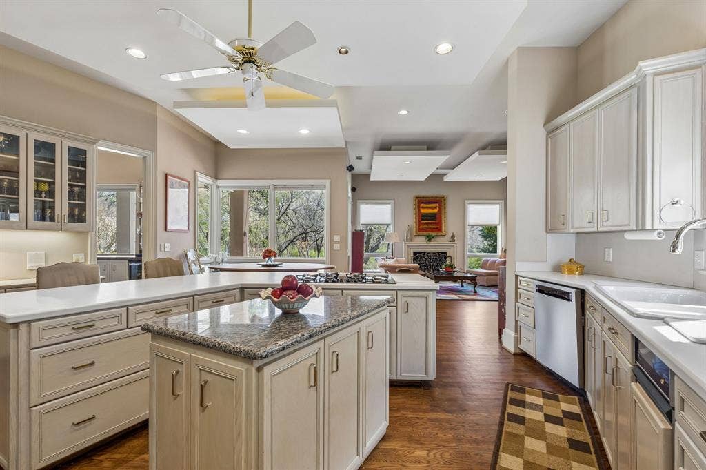 14900 Winnwood Road, Addison, TX 75254 14900 Winnwood Road, Addison, TX 75254