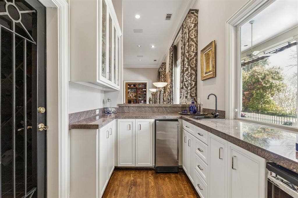 14900 Winnwood Road, Addison, TX 75254 14900 Winnwood Road, Addison, TX 75254