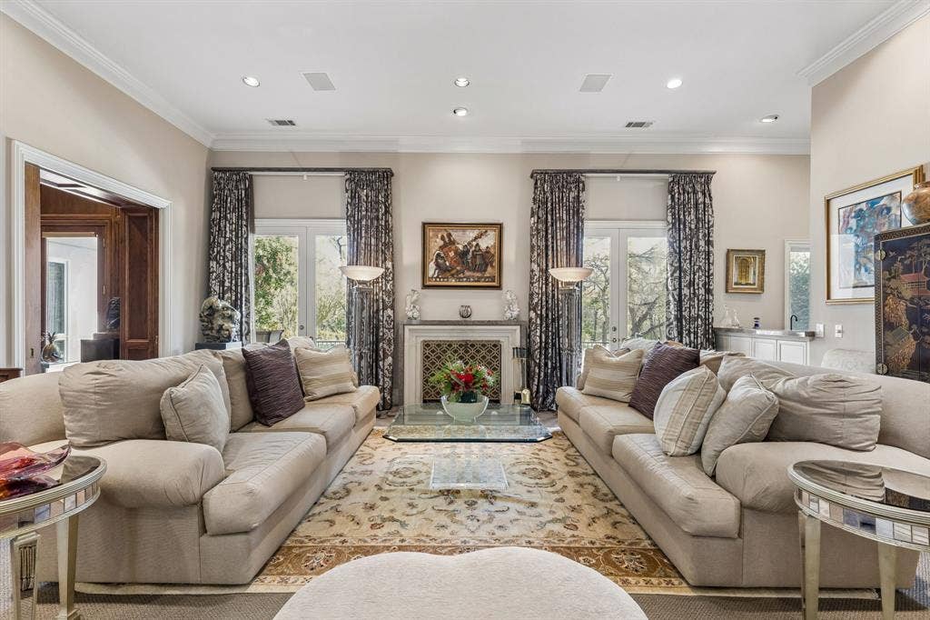 14900 Winnwood Road, Addison, TX 75254 14900 Winnwood Road, Addison, TX 75254