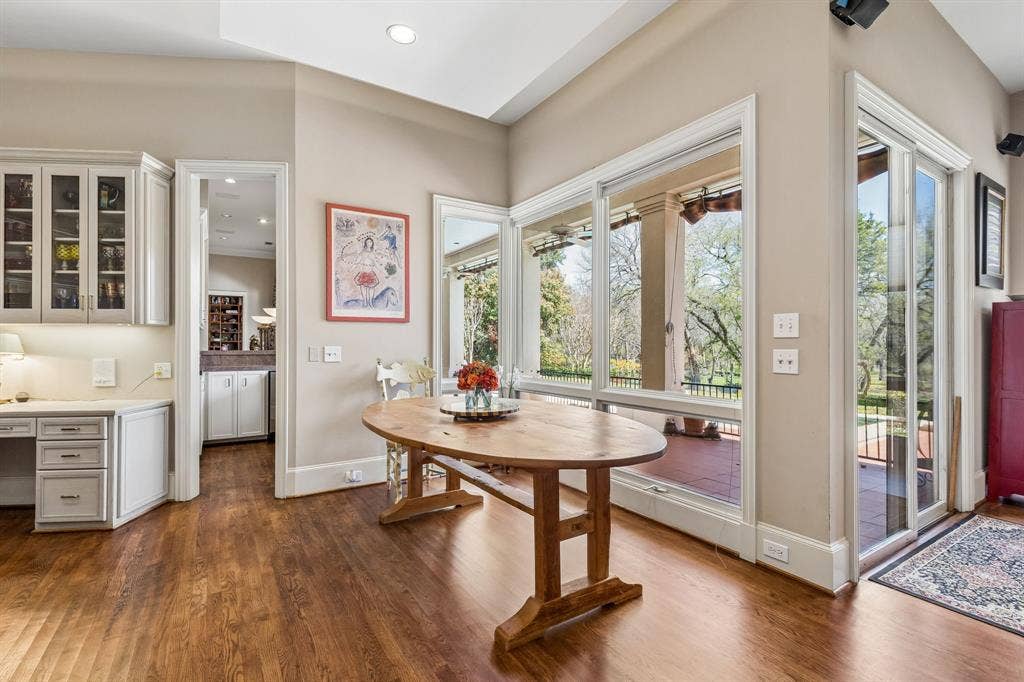 14900 Winnwood Road, Addison, TX 75254 14900 Winnwood Road, Addison, TX 75254