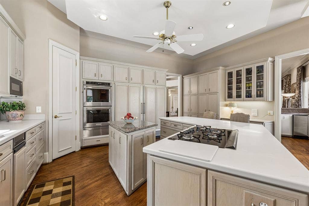 14900 Winnwood Road, Addison, TX 75254 14900 Winnwood Road, Addison, TX 75254