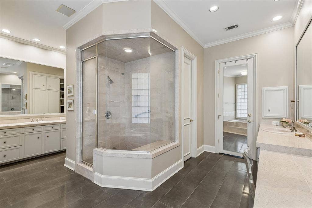 14900 Winnwood Road, Addison, TX 75254 14900 Winnwood Road, Addison, TX 75254