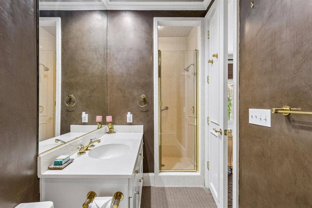 14900 Winnwood Road, Addison, TX 75254 14900 Winnwood Road, Addison, TX 75254