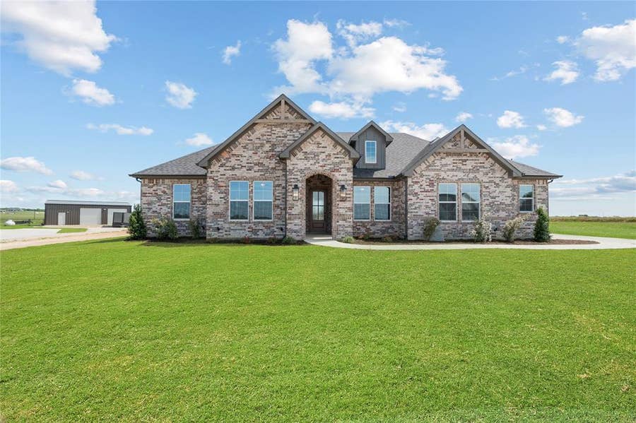 Property photo for 108 Emma Court, Decatur, TX