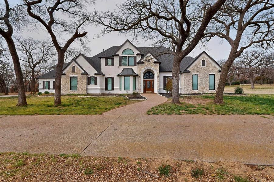 Property photo for 531 E Hickory Ridge Circle, Argyle, TX