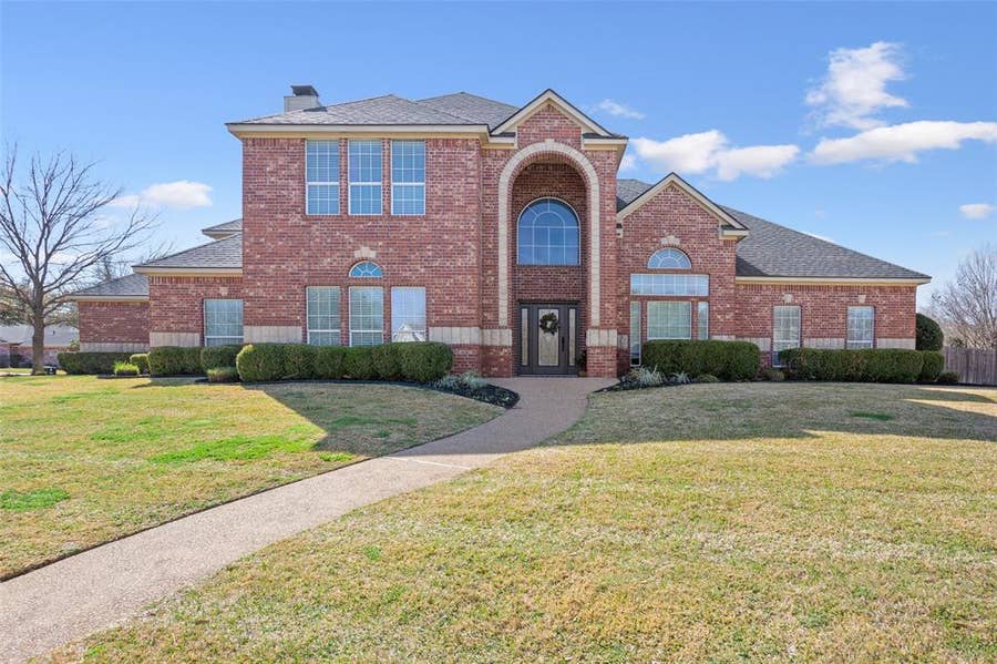 Property photo for 319 Winding Creek Lane, Waco, TX