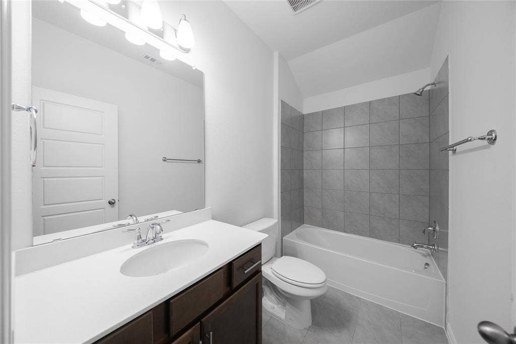 221 Thorn Creek Drive, Anna, TX 75409 Bath 2