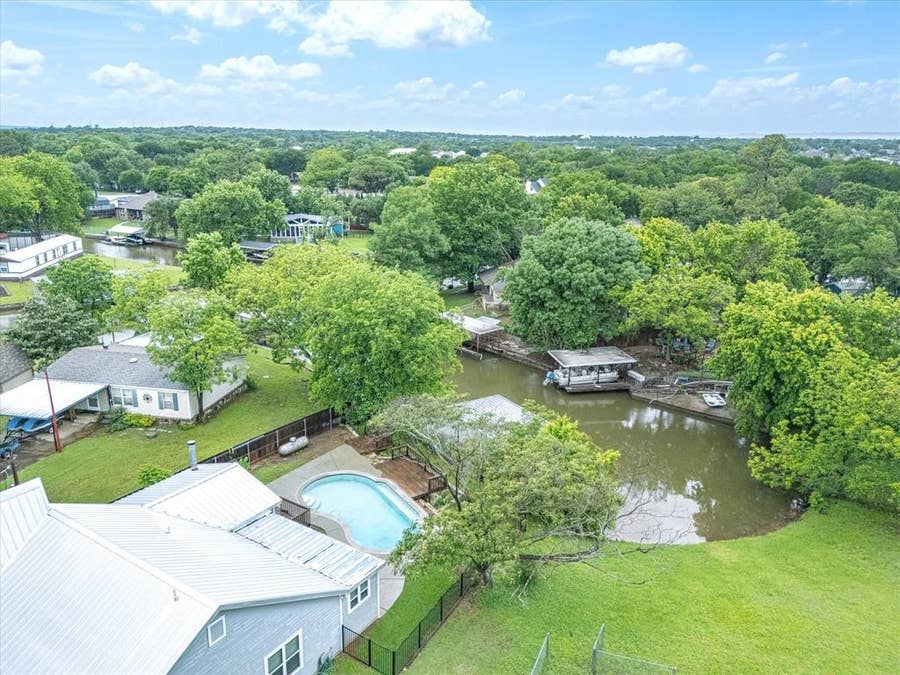 Property photo for 4404 W Fernwood Court, Granbury, TX