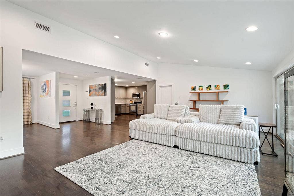 3427 Saint Cloud Circle, Dallas, TX 75229 3427 Saint Cloud Circle, Dallas, TX 75229