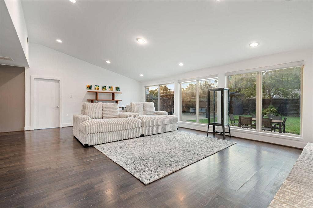 3427 Saint Cloud Circle, Dallas, TX 75229 3427 Saint Cloud Circle, Dallas, TX 75229