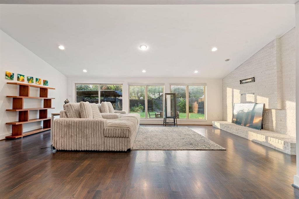 3427 Saint Cloud Circle, Dallas, TX 75229 3427 Saint Cloud Circle, Dallas, TX 75229