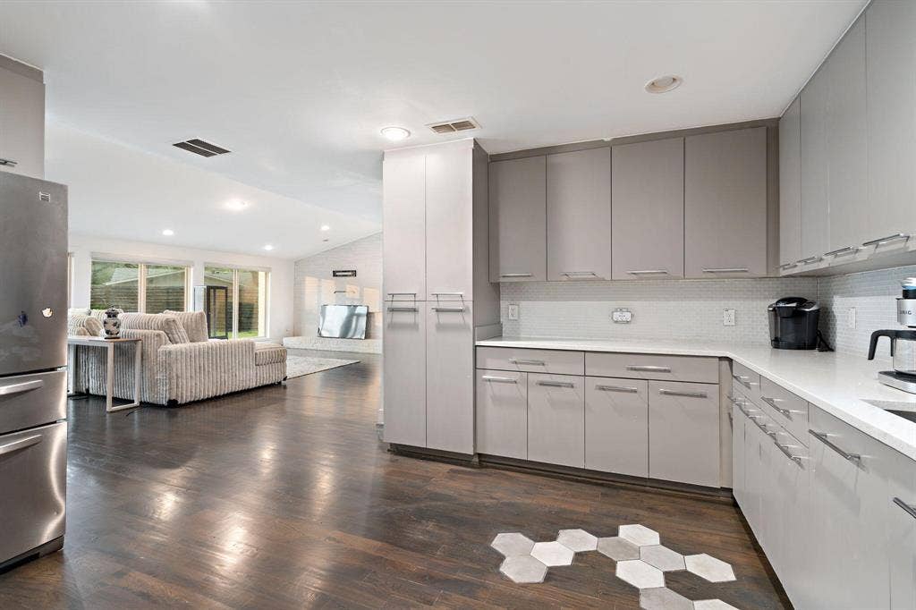 3427 Saint Cloud Circle, Dallas, TX 75229 3427 Saint Cloud Circle, Dallas, TX 75229