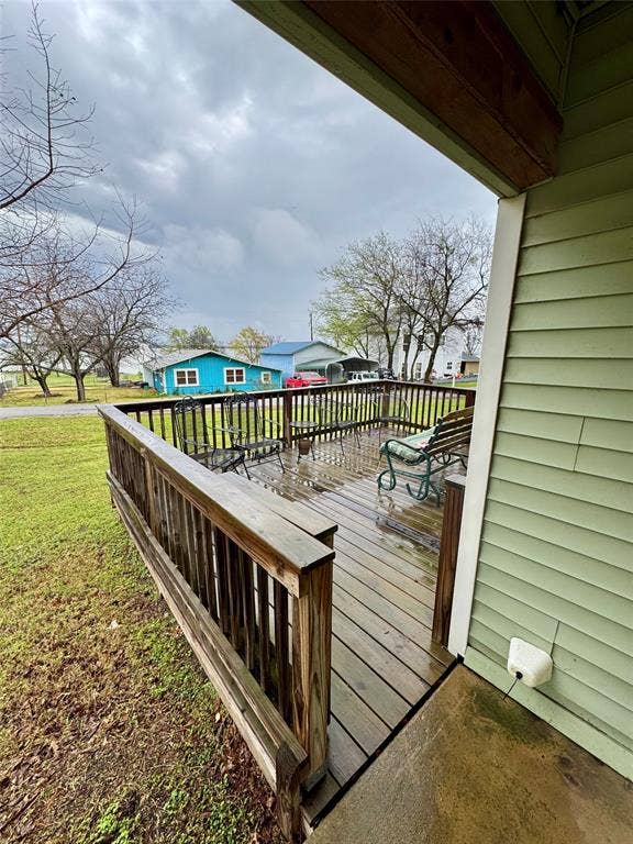 508 Sherry Street, Quinlan, TX 75474 Nice wooden deck facing Lake Tawakoni