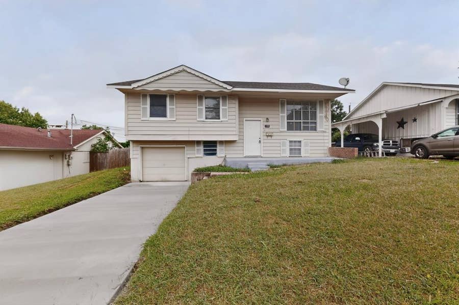 Property photo for 1109 Montclair Drive, Garland, TX