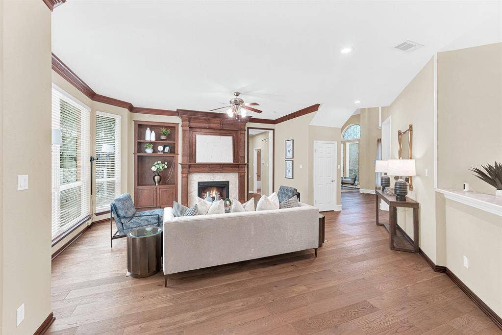 4700 Winter Park Drive, Richardson, TX 75082 Gorgeous new floors throughout all 1st floor living areas