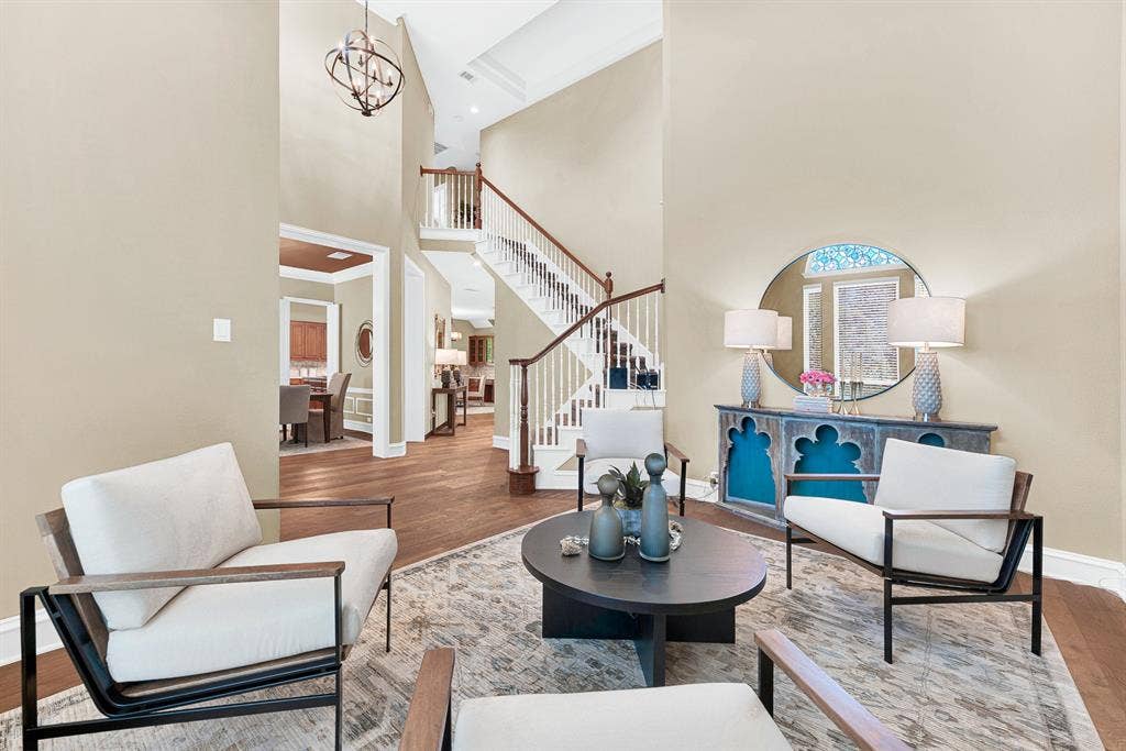 4700 Winter Park Drive, Richardson, TX 75082 Enjoy tall ceilings