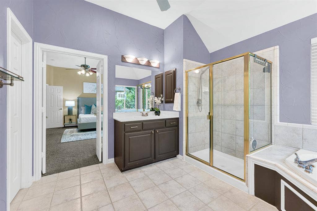 4700 Winter Park Drive, Richardson, TX 75082 His and Her sinks and separate tun and shower