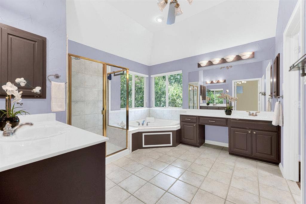 4700 Winter Park Drive, Richardson, TX 75082 His and Her sinks and separate tun and shower