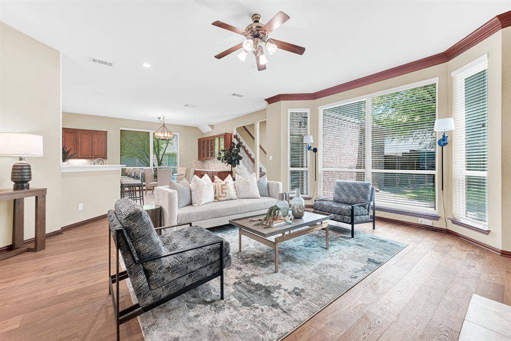 4700 Winter Park Drive, Richardson, TX 75082 Enjoy your new floors and great view with lots of natural light