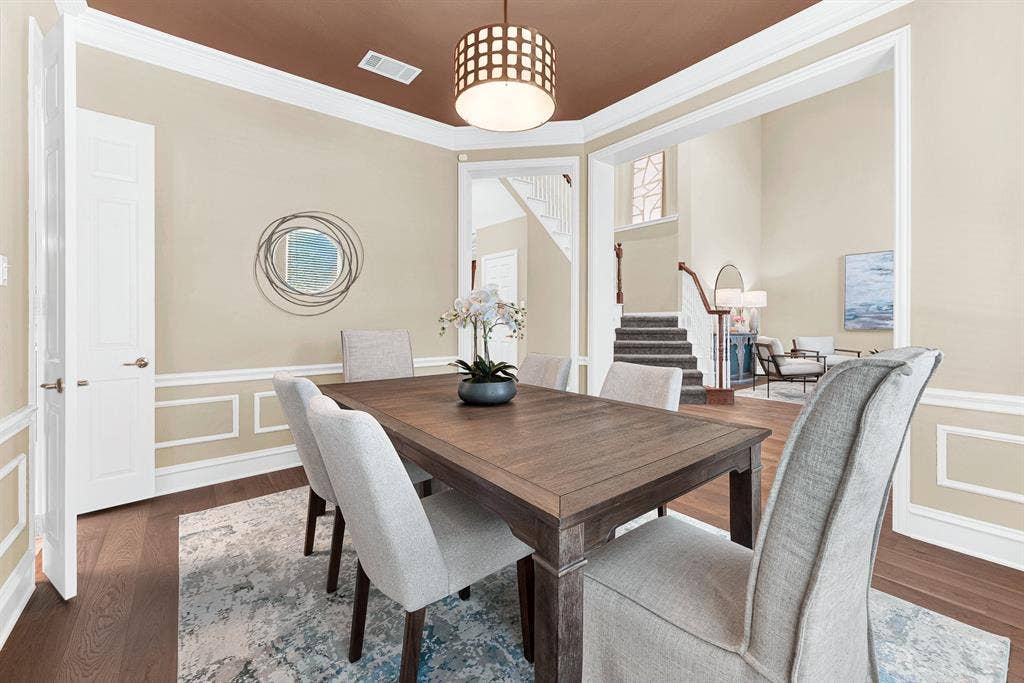4700 Winter Park Drive, Richardson, TX 75082 Enjoy spacious split formals