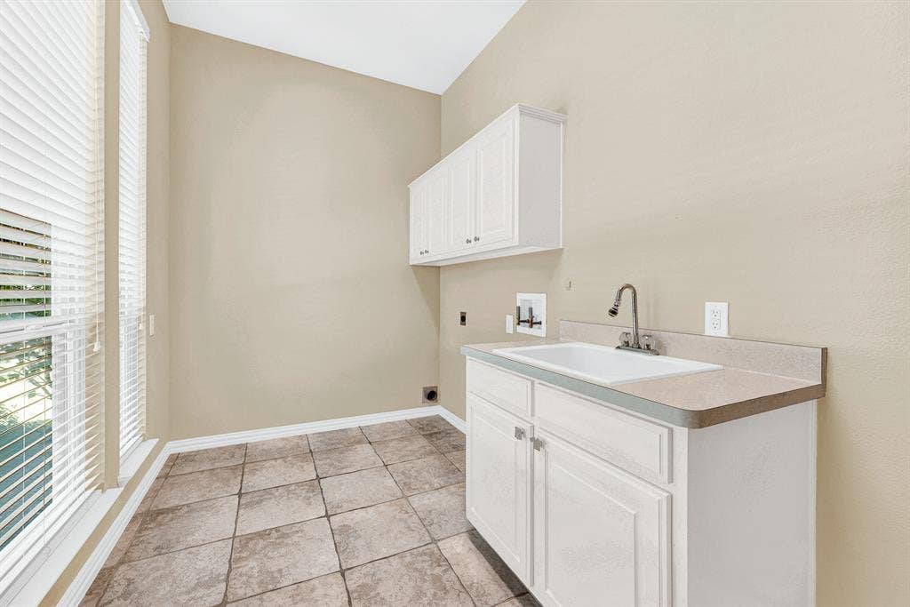 4700 Winter Park Drive, Richardson, TX 75082 Fantastic laundry room with utility sink, cabinets and windows for natural sunlight!