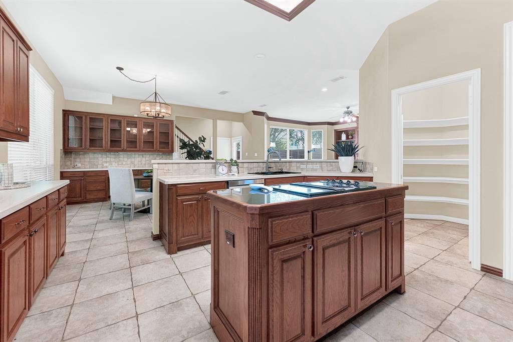 4700 Winter Park Drive, Richardson, TX 75082 Very pretty AND functional kitchen