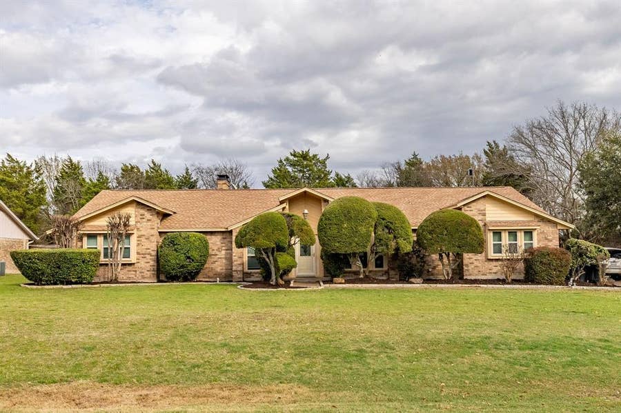 Property photo for 328 Shadowwood Trail, Ovilla, TX