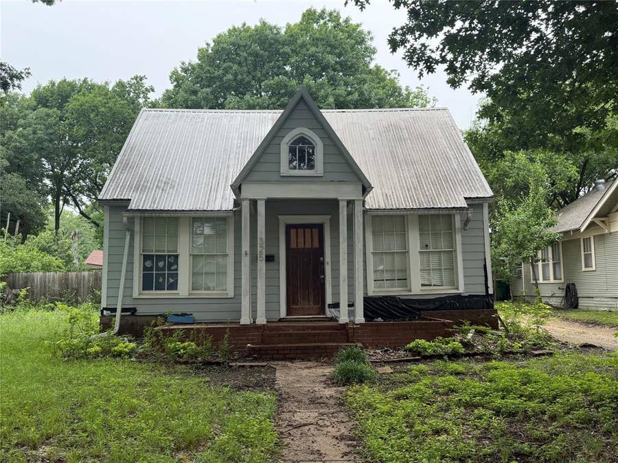 Property photo for 325 Virginia Avenue, Waxahachie, TX