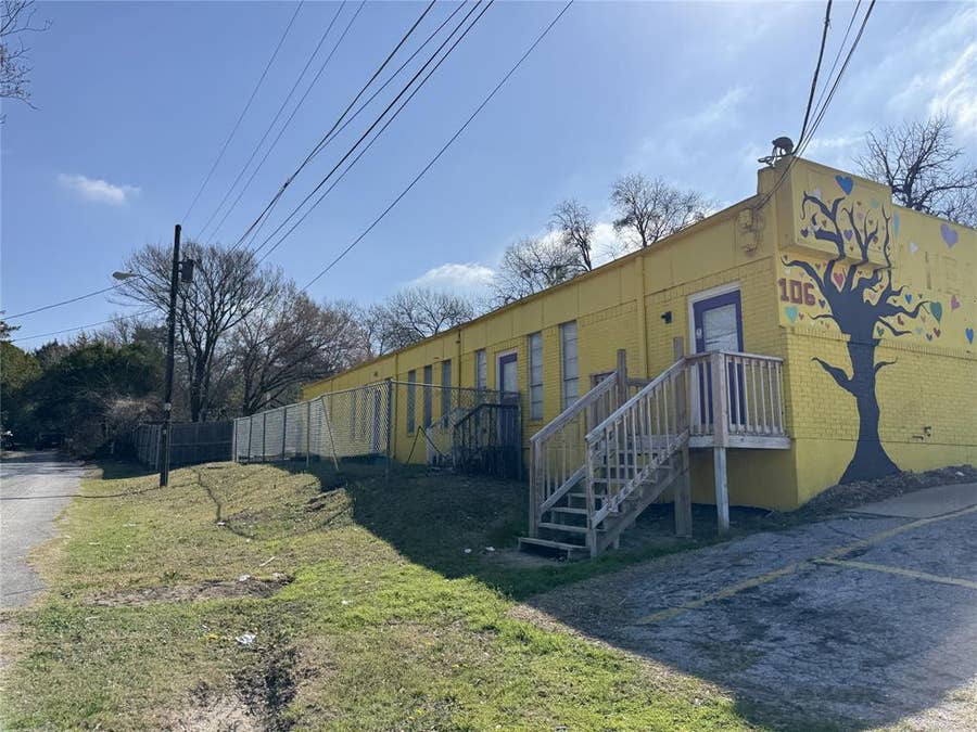 Property photo for 106 Barrows Lane, DeSoto, TX
