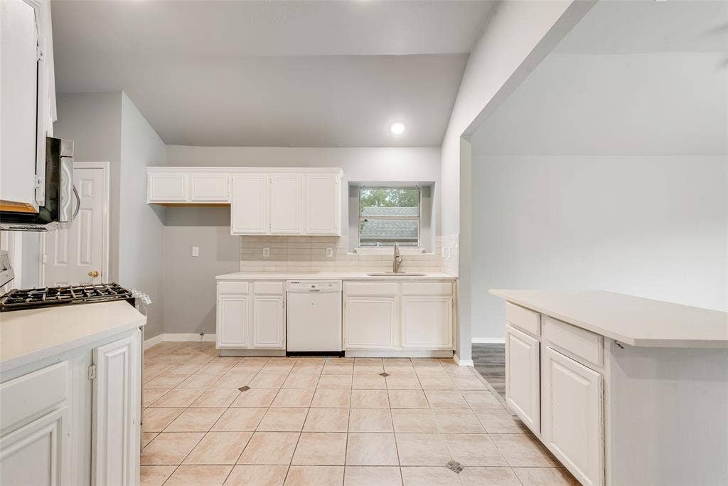 600 N Chattey Road, DeSoto, TX 75115 600 N Chattey Road, DeSoto, TX 75115