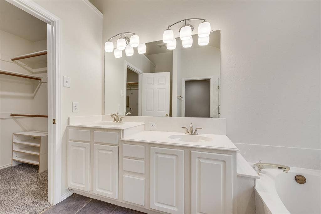 600 N Chattey Road, DeSoto, TX 75115 600 N Chattey Road, DeSoto, TX 75115
