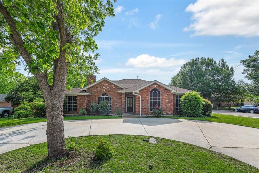 Property photo for 600 N Chattey Road, DeSoto, TX