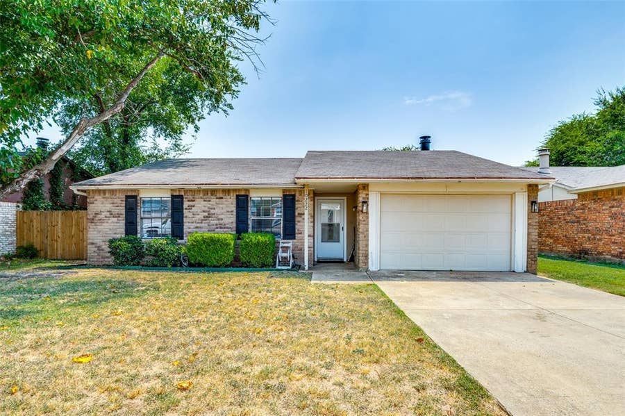Property photo for 10222 Red Maple Drive, Dallas, TX