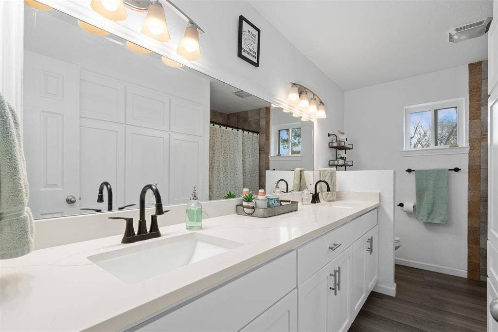 1819 W Cedar Elm Drive, Arlington, TX 76012 Hall bathroom has an extra long double vanity with quartz counters!