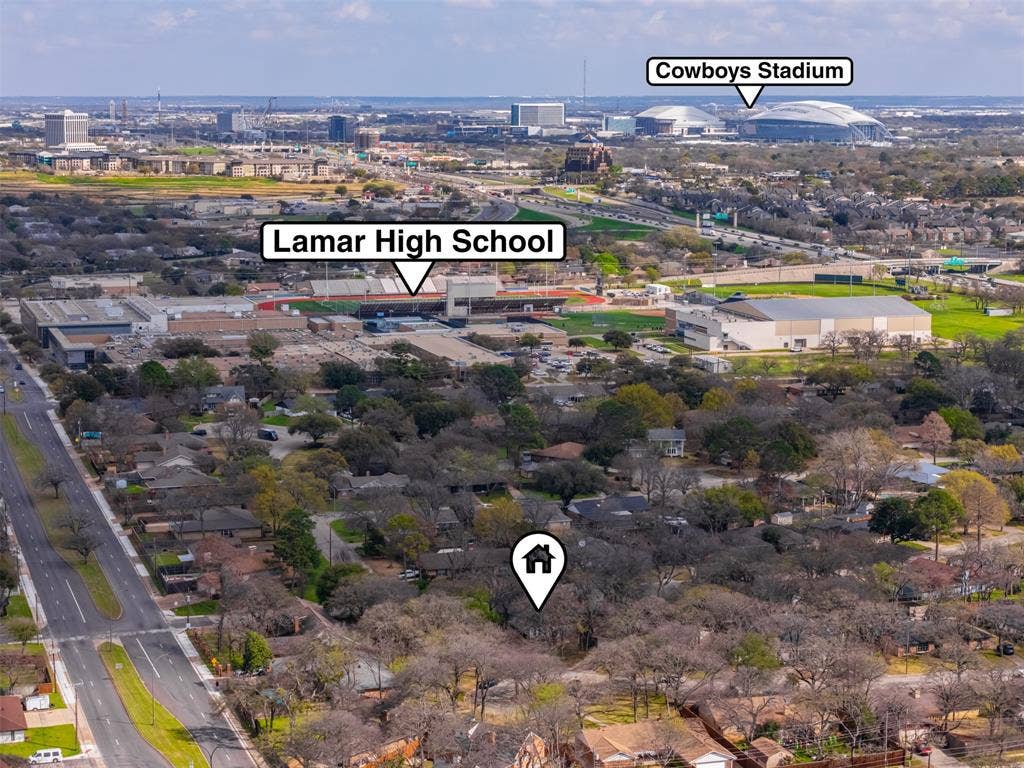 1819 W Cedar Elm Drive, Arlington, TX 76012 Walking distance to Lamar High School and a short drive to the AT&T Stadium!