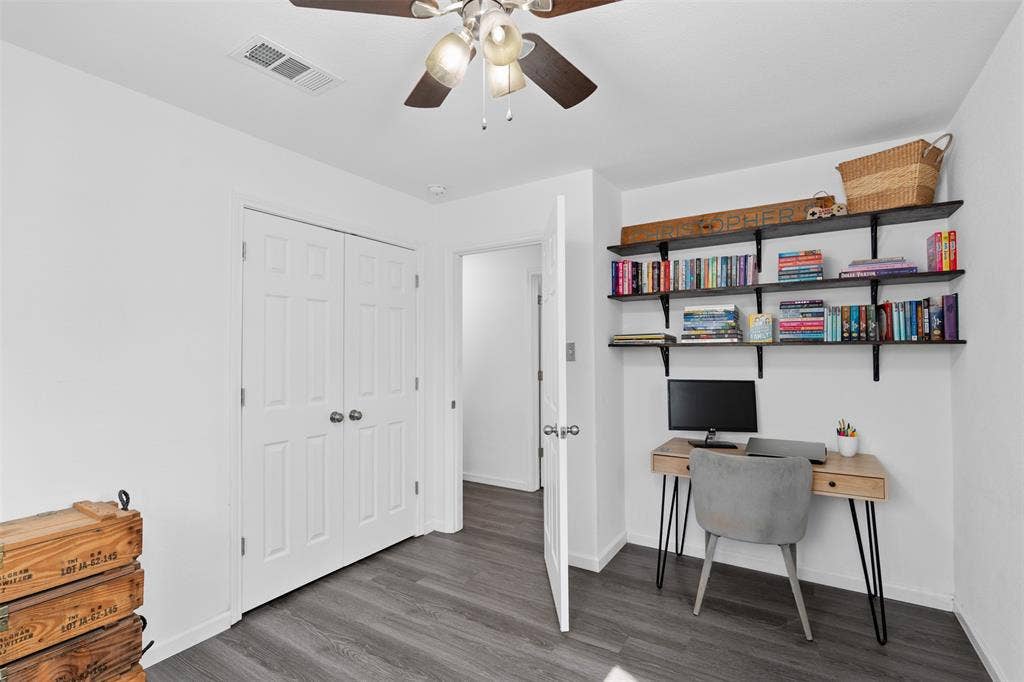 1819 W Cedar Elm Drive, Arlington, TX 76012 4th Bedroom has a great alcove for a desk area.