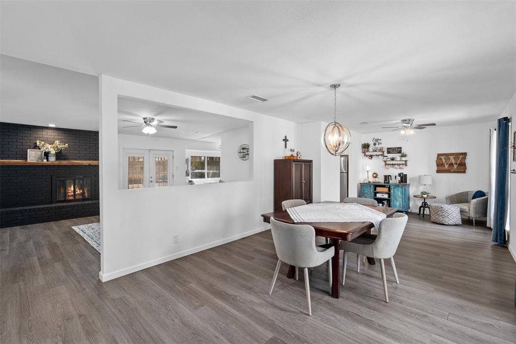 1819 W Cedar Elm Drive, Arlington, TX 76012 As you walk through the front door this is the open layout view you are greeted with!