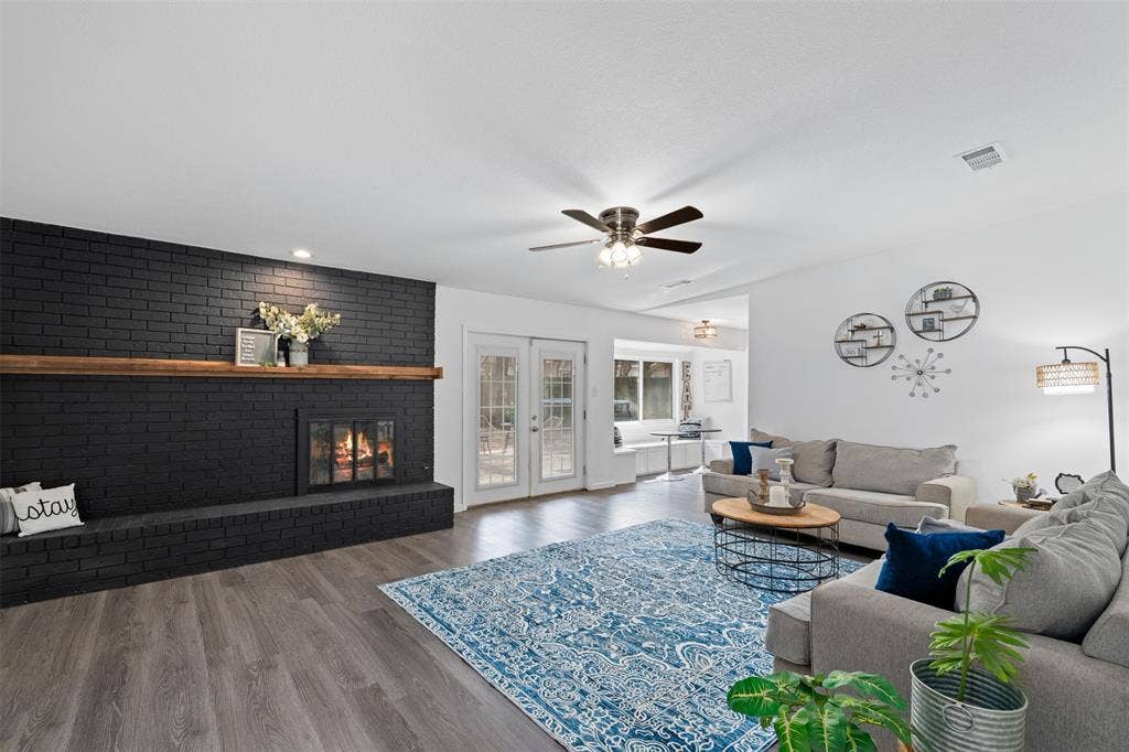1819 W Cedar Elm Drive, Arlington, TX 76012 Large family room has a huge stunning black fireplace with wood mantle!