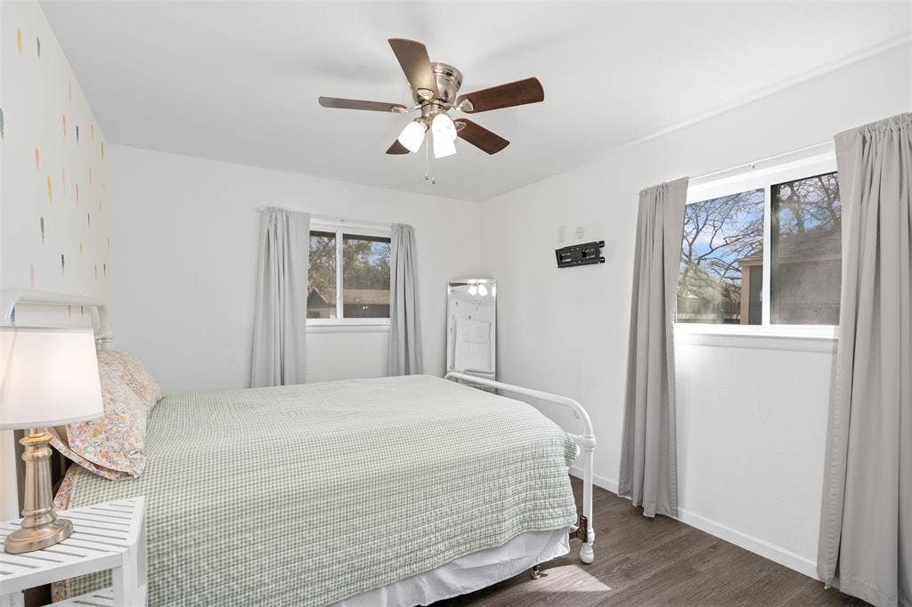 1819 W Cedar Elm Drive, Arlington, TX 76012 3rd Bedroom with great windows and plenty of space.