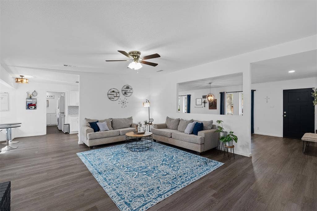 1819 W Cedar Elm Drive, Arlington, TX 76012 Oversized family room is open to the kitchen and the formal living space.